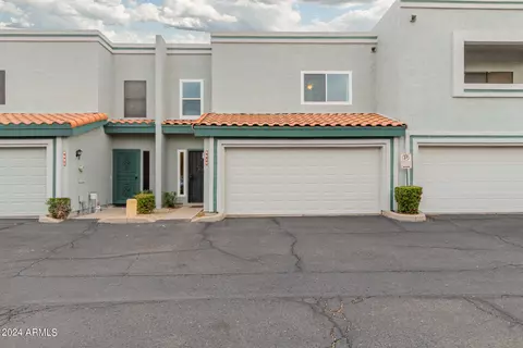 8617 N 67th Ln, Peoria, AZ 85345