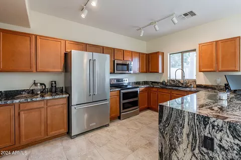 2711 E Schiliro Cir, Phoenix, AZ 85032 photo 4