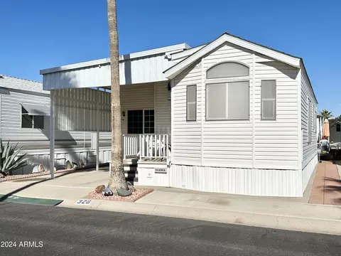 326 S Emerald Dr, Apache Junction, AZ 85120 photo 2