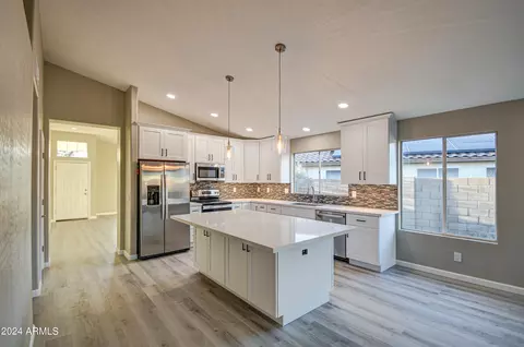 839 S Honeysuckle Ln, Gilbert, AZ 85296 photo 5