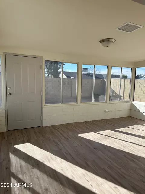 3231 E Monte Vista Rd, Phoenix, AZ 85008 photo 6