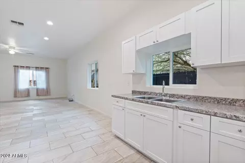2233 E Sheridan St, Phoenix, AZ 85006 photo 10