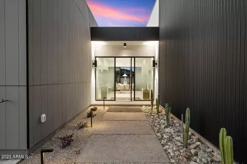 Exterior - 3530 E Monterosa St, Phoenix, AZ 85018 photo 5 of 10