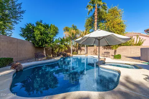 6918 N 72nd Dr, Glendale, AZ 85303