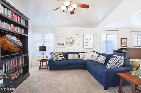 2054 E Catclaw St, Gilbert, AZ 85296 photo 5