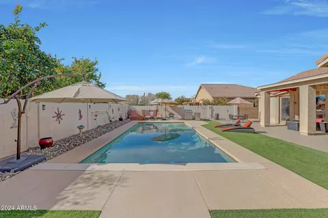 4327 E Sands Dr, Phoenix, AZ 85050 photo 2