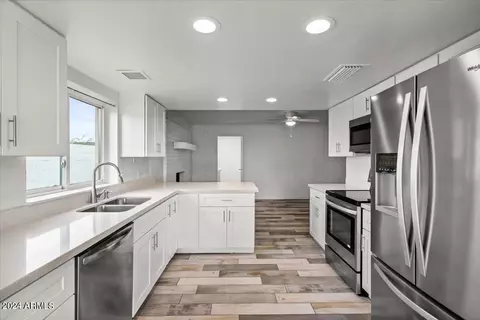 Kitchen - 2033 Edgewood Ave, Mesa, AZ 85204 photo 3 of 4
