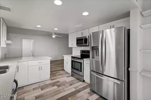 Kitchen - 2033 Edgewood Ave, Mesa, AZ 85204 photo 4 of 4