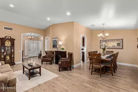 3356 E Tonto Ln, Phoenix, AZ 85050 photo 6