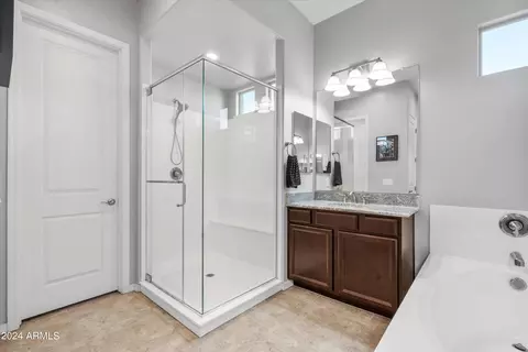 Bath - 4120 E Cynthia St, Gilbert, AZ 85295 photo 3 of 4