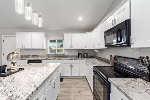 Kitchen - 3006 E Toledo Ct, Gilbert, AZ 85295 photo 4 of 7