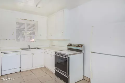 2424 E Amelia Ave, Phoenix, AZ 85016 photo 8