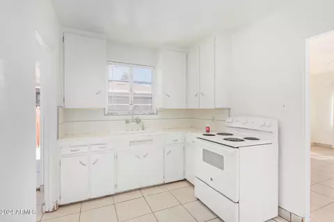 2424 E Amelia Ave, Phoenix, AZ 85016 photo 4
