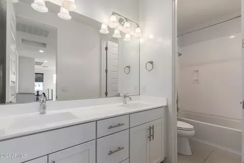 Bath - 1555 E Ocotillo Rd #17, Phoenix, AZ 85014 photo 5 of 6