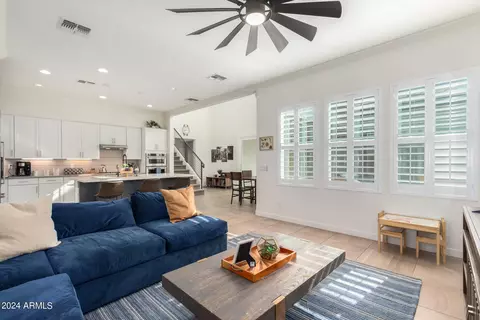 Living - 1555 E Ocotillo Rd #17, Phoenix, AZ 85014 photo 3 of 6