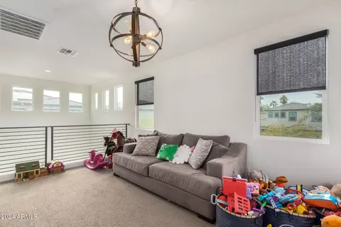 Living - 1555 E Ocotillo Rd #17, Phoenix, AZ 85014 photo 6 of 6
