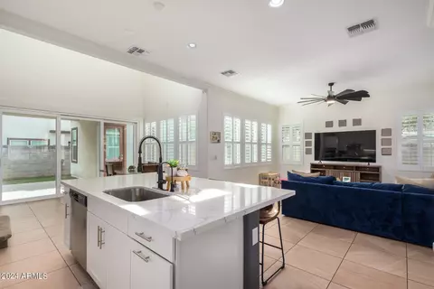 Kitchen - 1555 E Ocotillo Rd #17, Phoenix, AZ 85014 photo 3 of 6