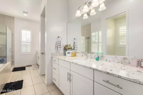 Bath - 1555 E Ocotillo Rd #17, Phoenix, AZ 85014 photo 2 of 6