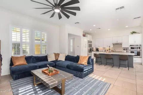 Living - 1555 E Ocotillo Rd #17, Phoenix, AZ 85014 photo 2 of 6
