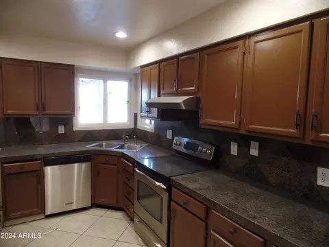 4123 E Nancy Ln, Phoenix, AZ 85042 photo 3