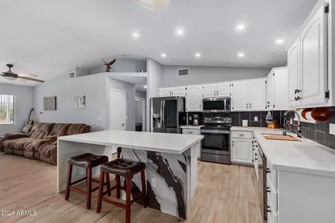821 E Hondo Ave, Apache Junction, AZ 85119 photo 11