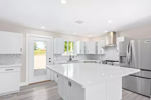 2512 E Cheery Lynn Rd, Phoenix, AZ 85016