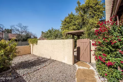 1902 E Citation Ln, Tempe, AZ 85284 photo 4