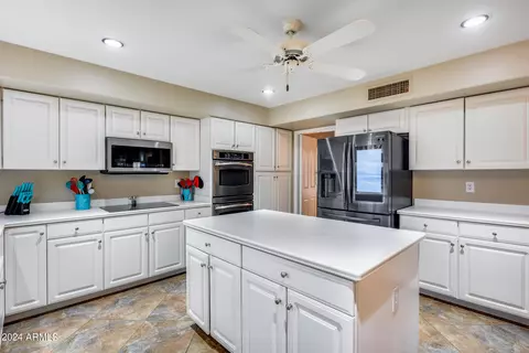 Kitchen - 7533 E Kiva Ave, Mesa, AZ 85209 photo 3 of 8