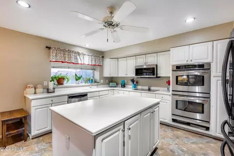 Kitchen - 7533 E Kiva Ave, Mesa, AZ 85209 photo 2 of 8