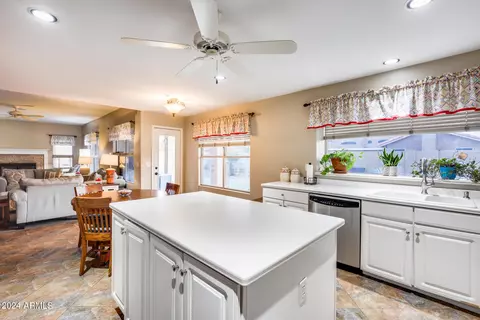 Kitchen - 7533 E Kiva Ave, Mesa, AZ 85209 photo 6 of 8