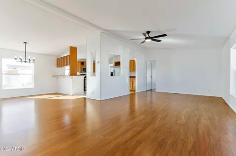 596 S Delaware Dr, Apache Junction, AZ 85120 photo 4