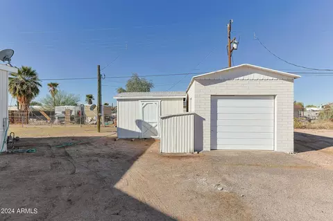 596 S Delaware Dr, Apache Junction, AZ 85120 photo 2