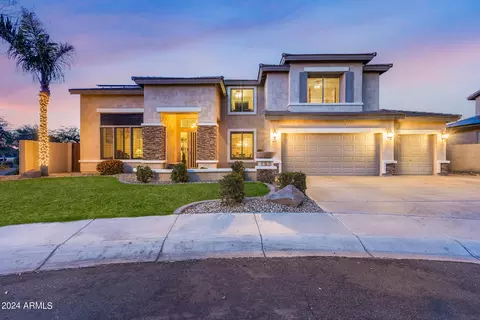8762 W Tonopah Dr, Peoria, AZ 85382