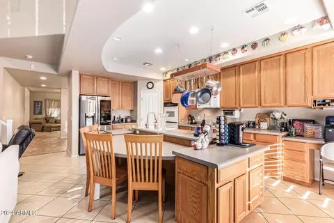 Kitchen - 6830 S 39th Dr, Phoenix, AZ 85041 photo 2 of 6