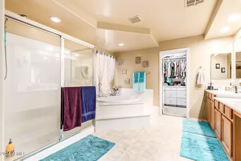 Bath - 6830 S 39th Dr, Phoenix, AZ 85041 photo 1 of 5
