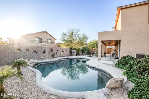 Exterior - 6830 S 39th Dr, Phoenix, AZ 85041 photo 2 of 10