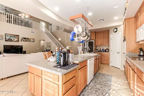 Kitchen - 6830 S 39th Dr, Phoenix, AZ 85041 photo 5 of 6