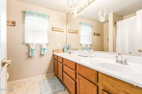 Bath - 6830 S 39th Dr, Phoenix, AZ 85041 photo 5 of 5
