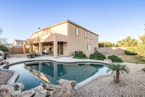 Exterior - 6830 S 39th Dr, Phoenix, AZ 85041 photo 4 of 10