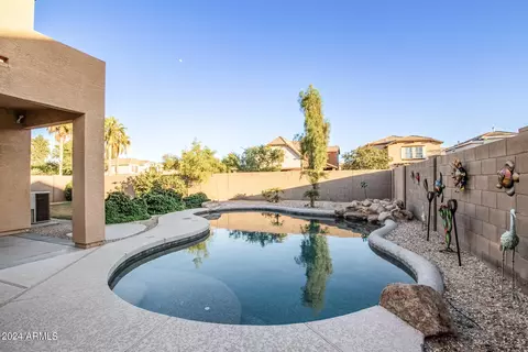 Exterior - 6830 S 39th Dr, Phoenix, AZ 85041 photo 3 of 10