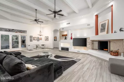 4702 E Caron St, Phoenix, AZ 85028 photo 3