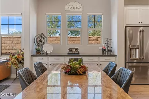 3413 E Robin Ln, Phoenix, AZ 85050 photo 9