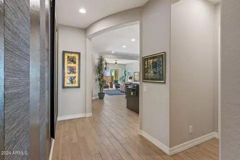 3413 E Robin Ln, Phoenix, AZ 85050 photo 3