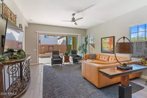 3413 E Robin Ln, Phoenix, AZ 85050 photo 4