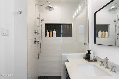 Bath - 438 W Harmont Dr, Phoenix, AZ 85021 photo 4 of 4
