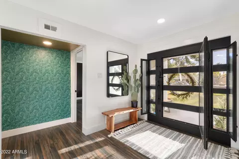 Entry Way - 438 W Harmont Dr, Phoenix, AZ 85021 photo 2 of 2