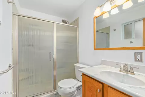 Bath - 41 E Fairmont Dr, Tempe, AZ 85282 photo 1 of 3