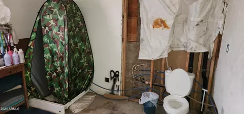 Bath - 106 N 64th Dr, Phoenix, AZ 85043 photo 1 of 2