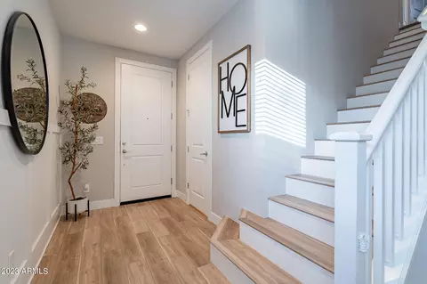 2815 E Tina Dr, Phoenix, AZ 85050 photo 3