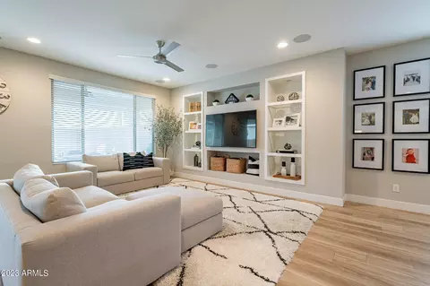 2815 E Tina Dr, Phoenix, AZ 85050 photo 6